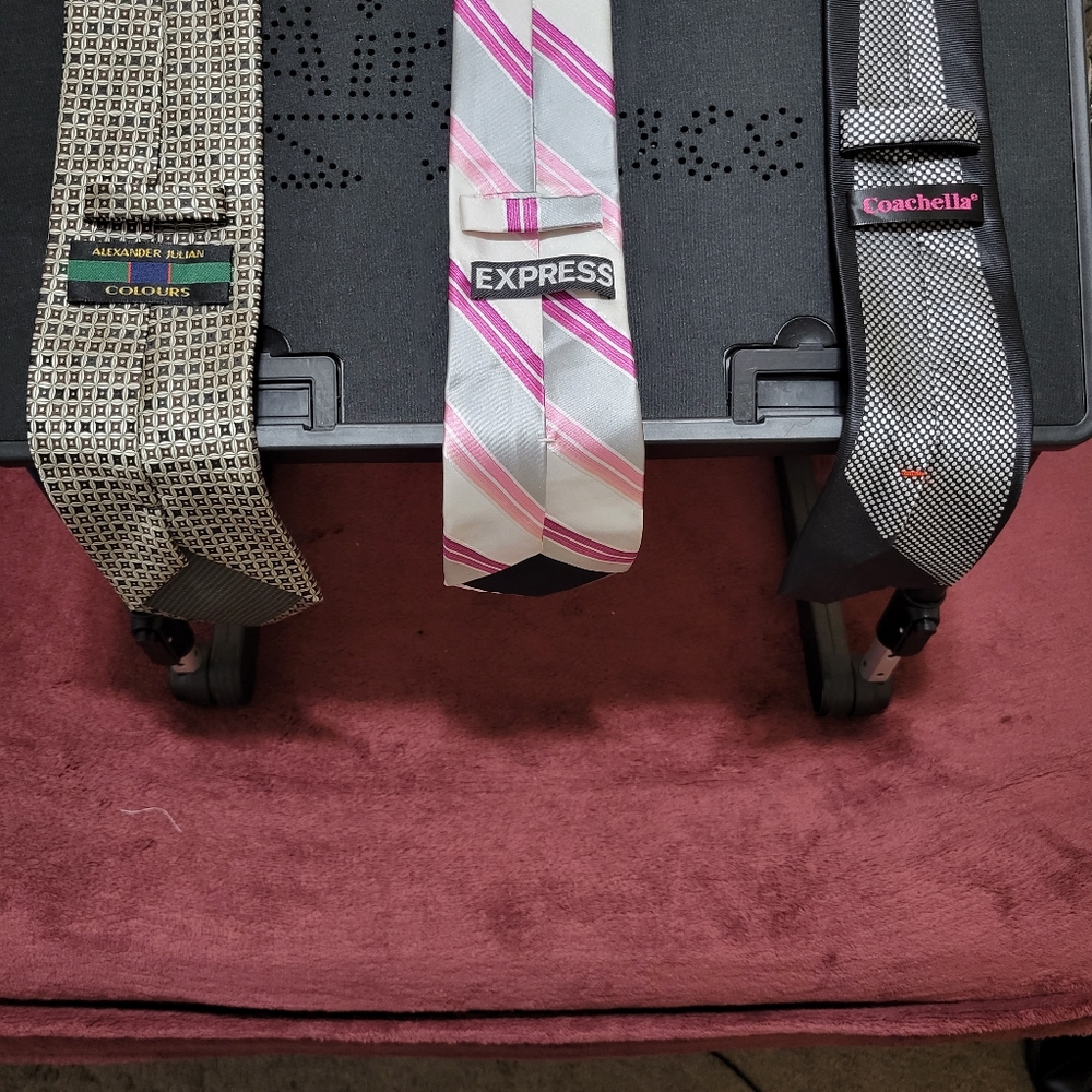 Tie - Picture 2 of 5